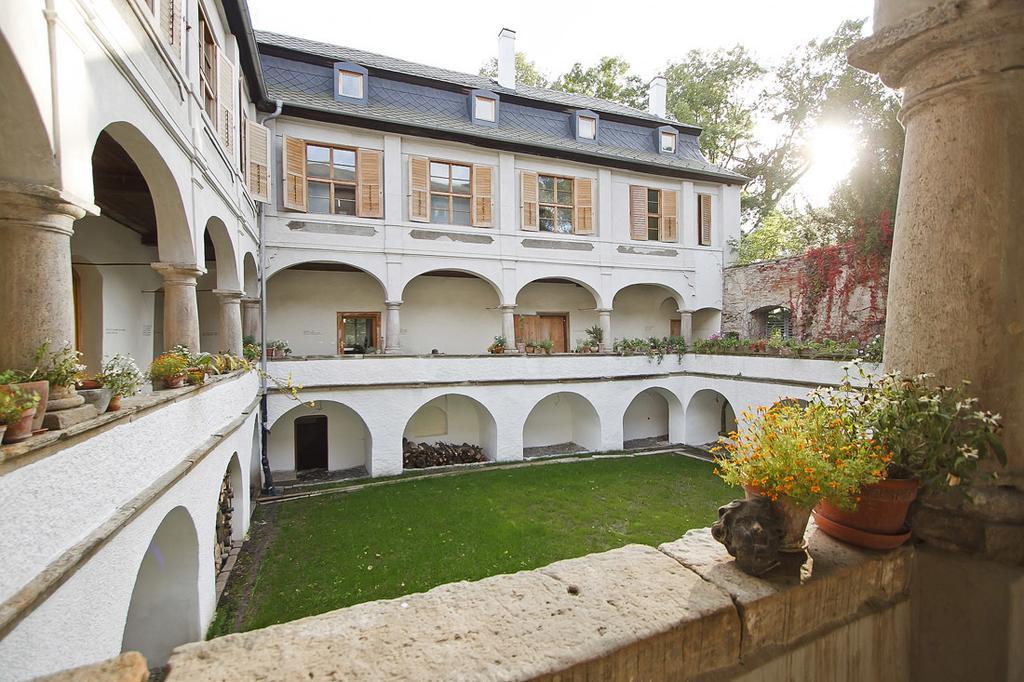 Chateau Trebesice Hotel Kutná Hora Exterior photo