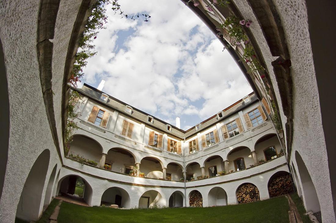 Chateau Trebesice Hotel Kutná Hora Exterior photo