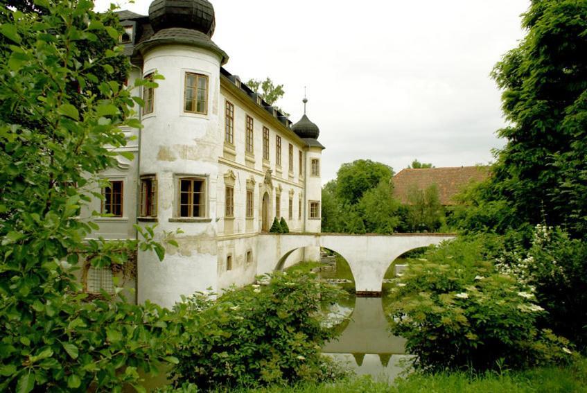 Chateau Trebesice Hotel Kutná Hora Exterior photo